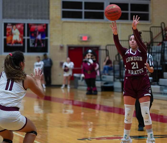 mathis-london-girls-basketball-playoffs00033